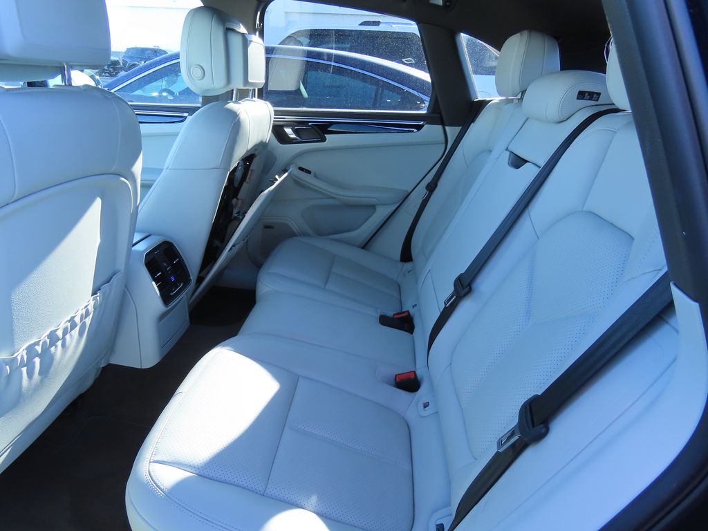 Thumbnail: 2016 Porsche Macan - 11