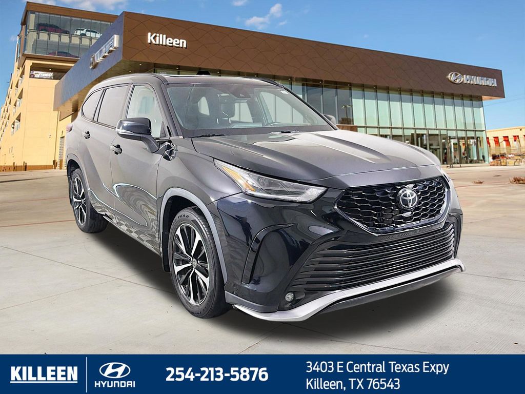 Midnight Black Metallic 2022 Toyota Highlander SUV / Crossover All-Wheel Drive 8-Speed Automatic
