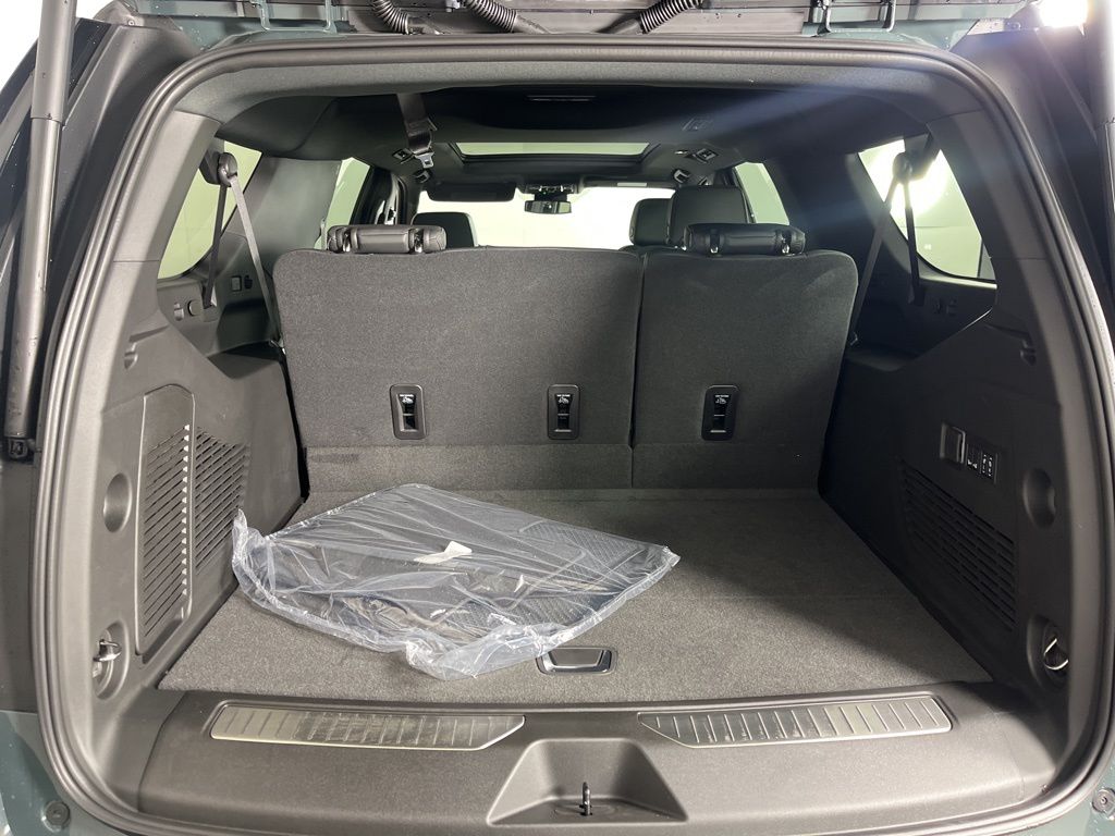 Thumbnail: 2026 Chevrolet Suburban - 20