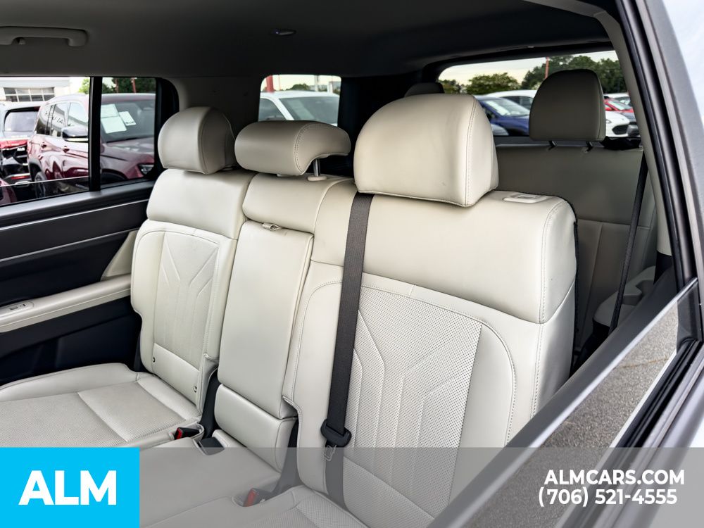 Used 2024 White Hyundai SEL image 10