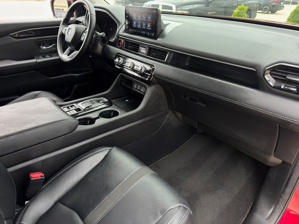 2024 Honda Pilot Touring  at Community Honda