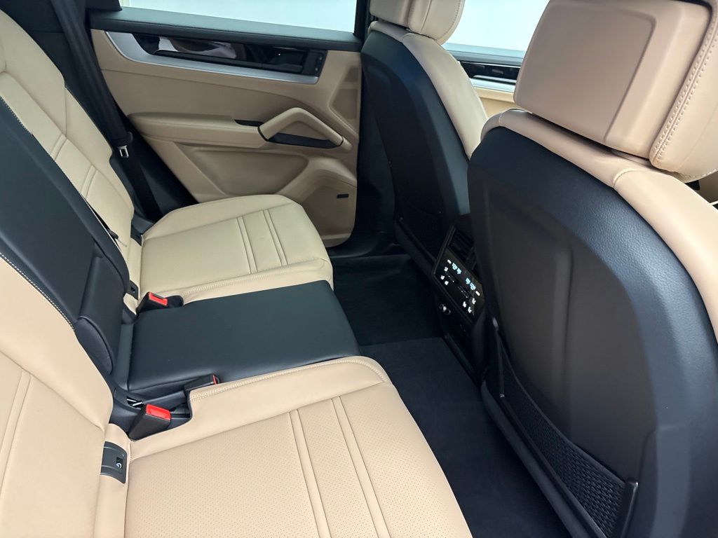 Thumbnail: 2026 Porsche Cayenne - 27
