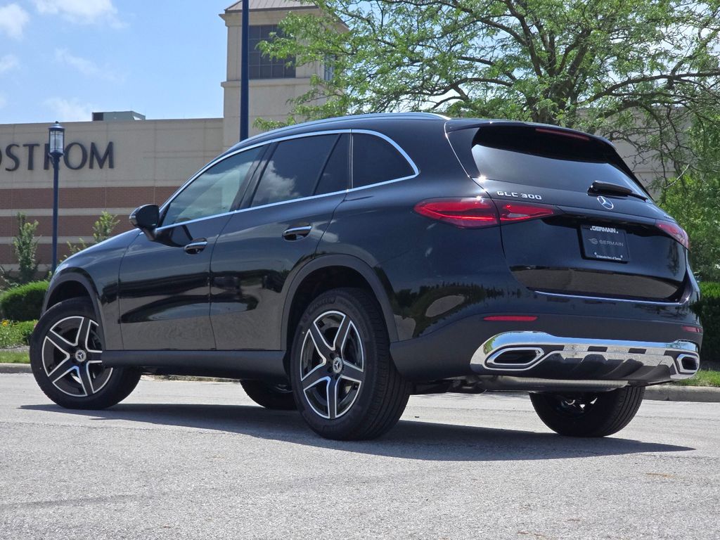 New 2026 Black Mercedes-Benz GLC 300 image 15