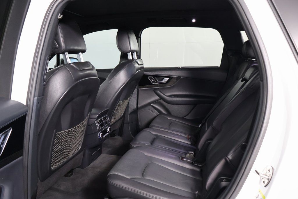 Thumbnail: 2017 Audi Q7 - 11