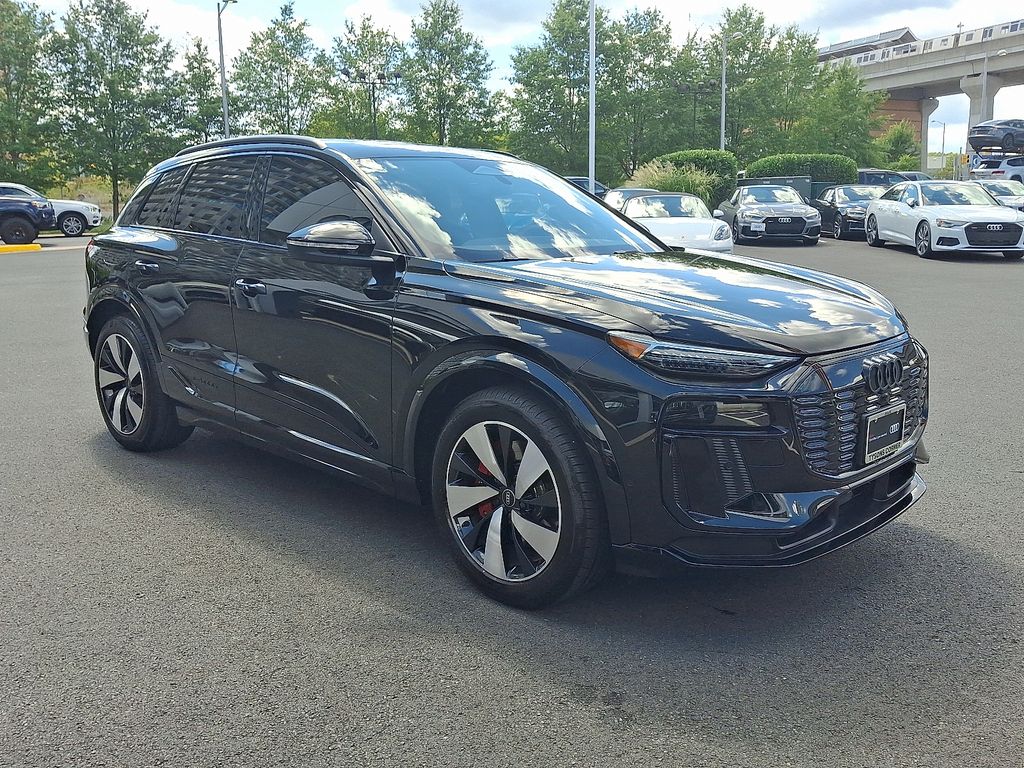 Thumbnail: 2025 Audi SQ6 e-tron - 3