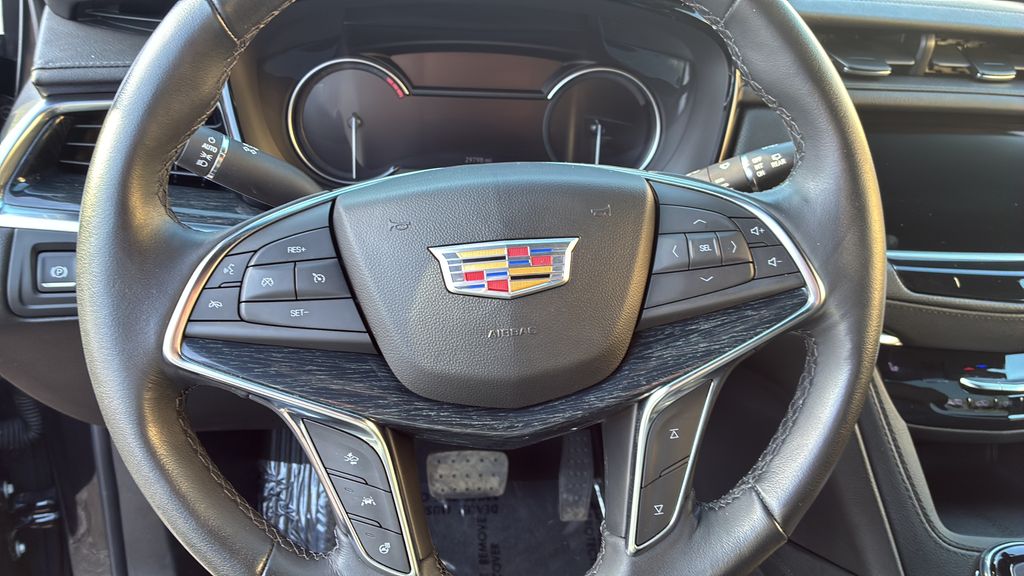 used 2023 Cadillac XT5 car, priced at $31,850