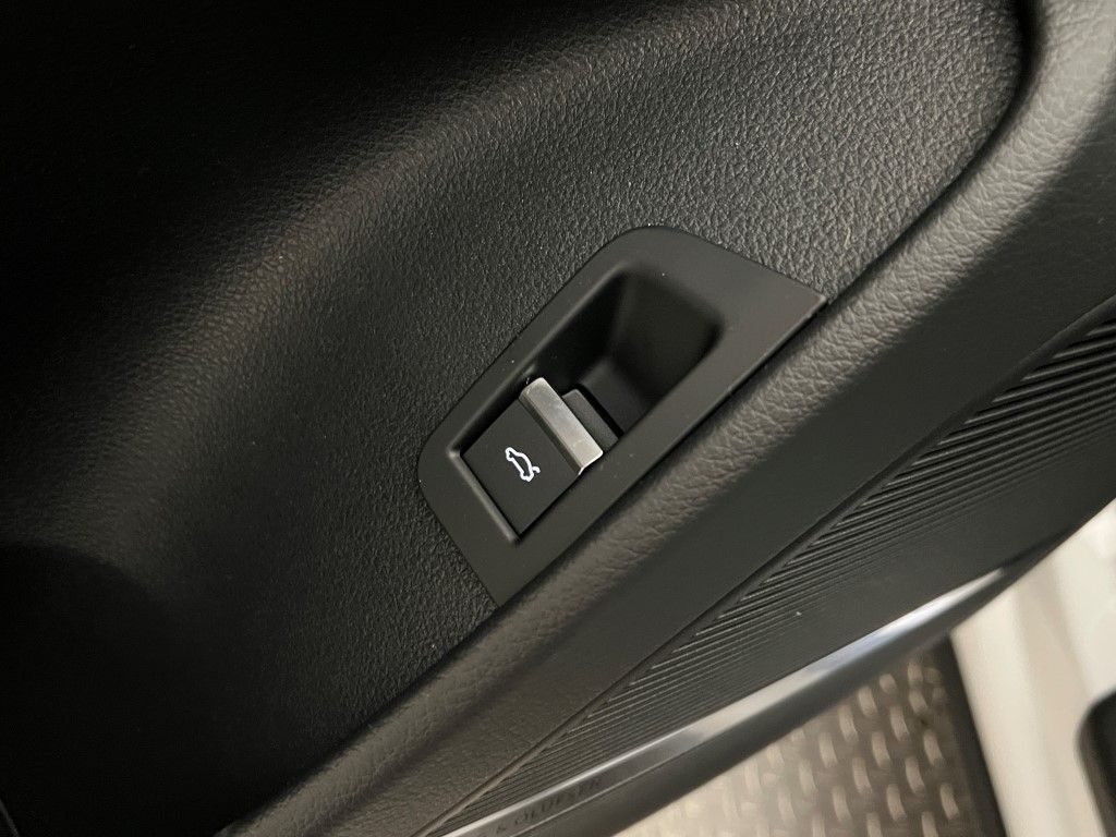 Thumbnail: 2026 Audi Q8 - 31