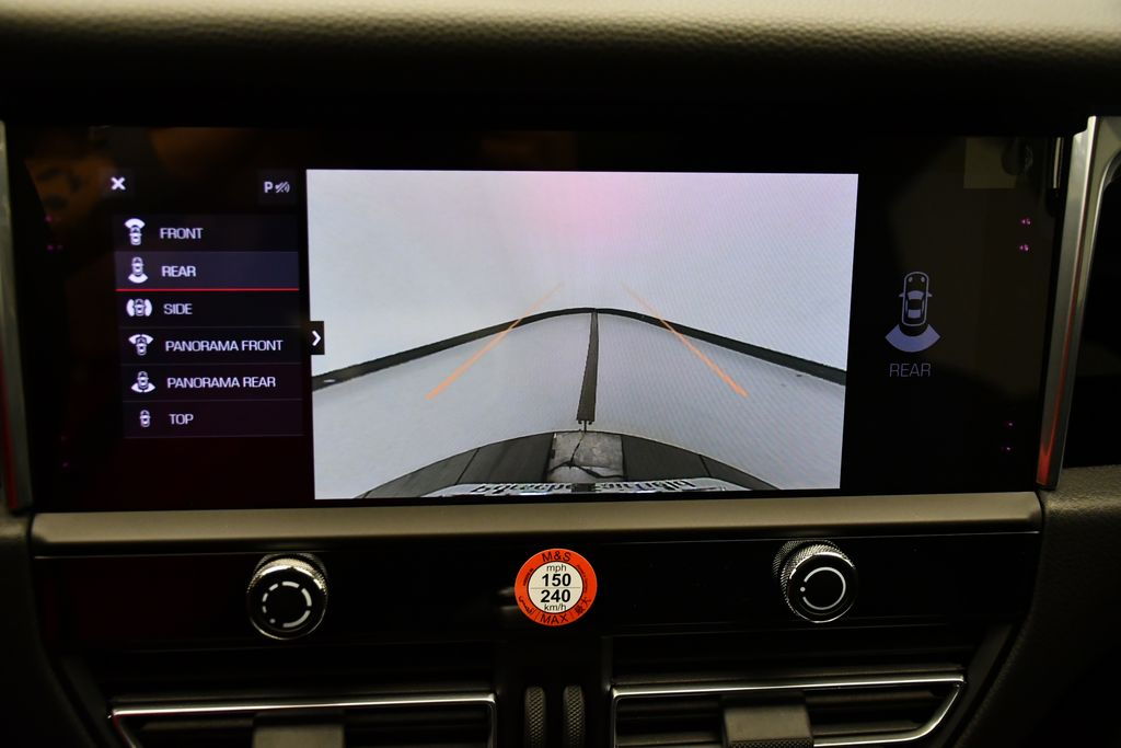Thumbnail: 2026 Porsche Macan - 32