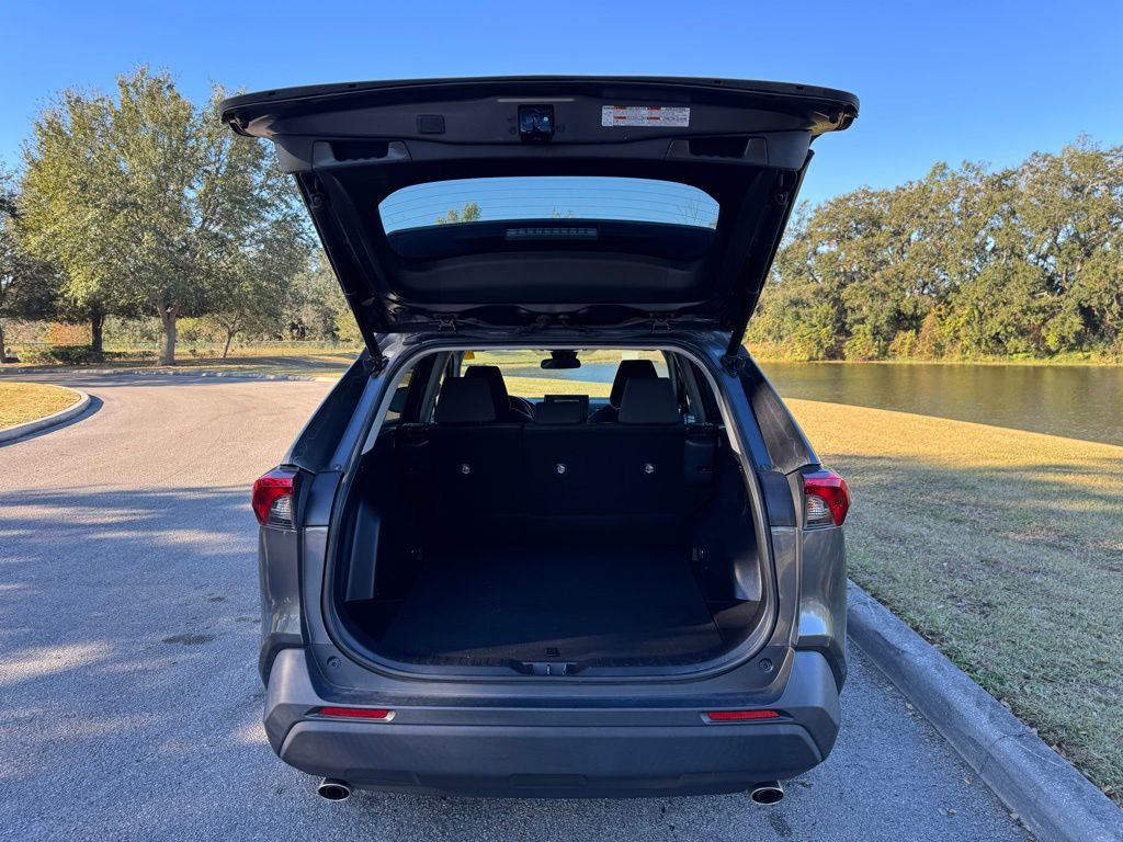 2021 Toyota RAV4 XLE 11