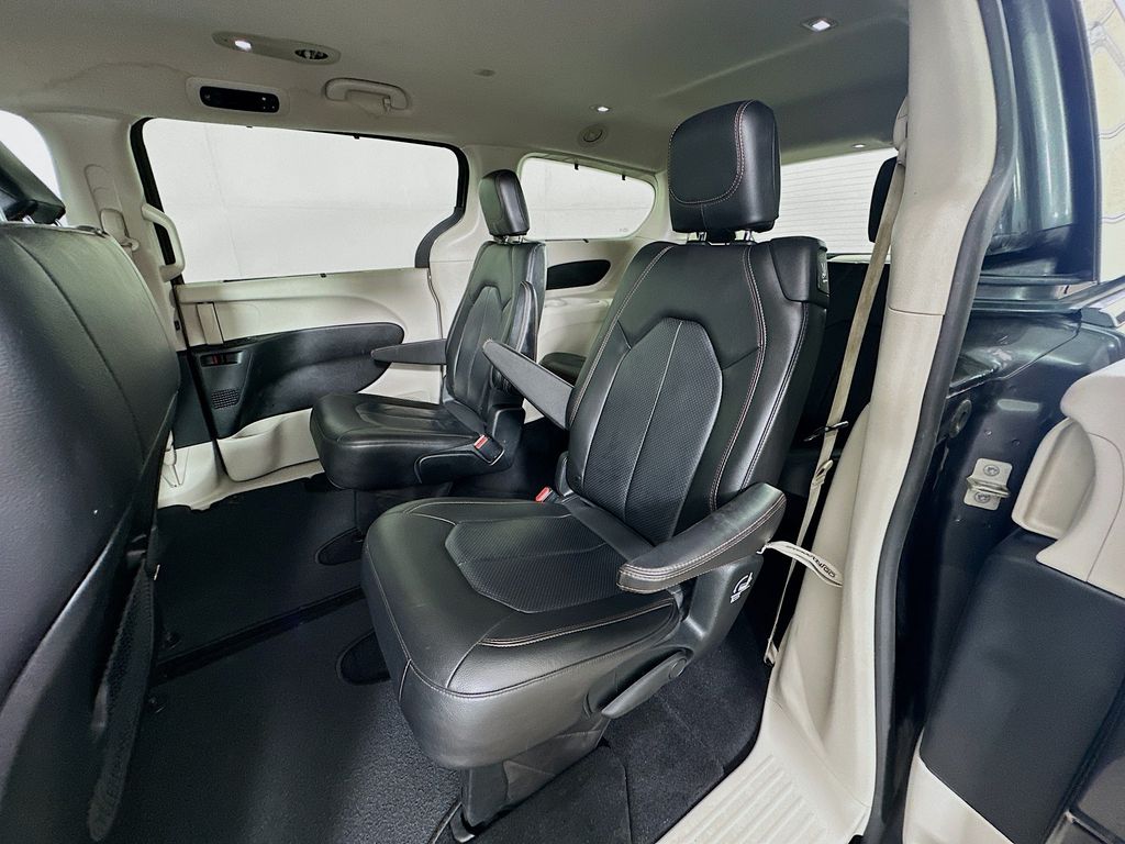 2019 Chrysler Pacifica Touring L 23