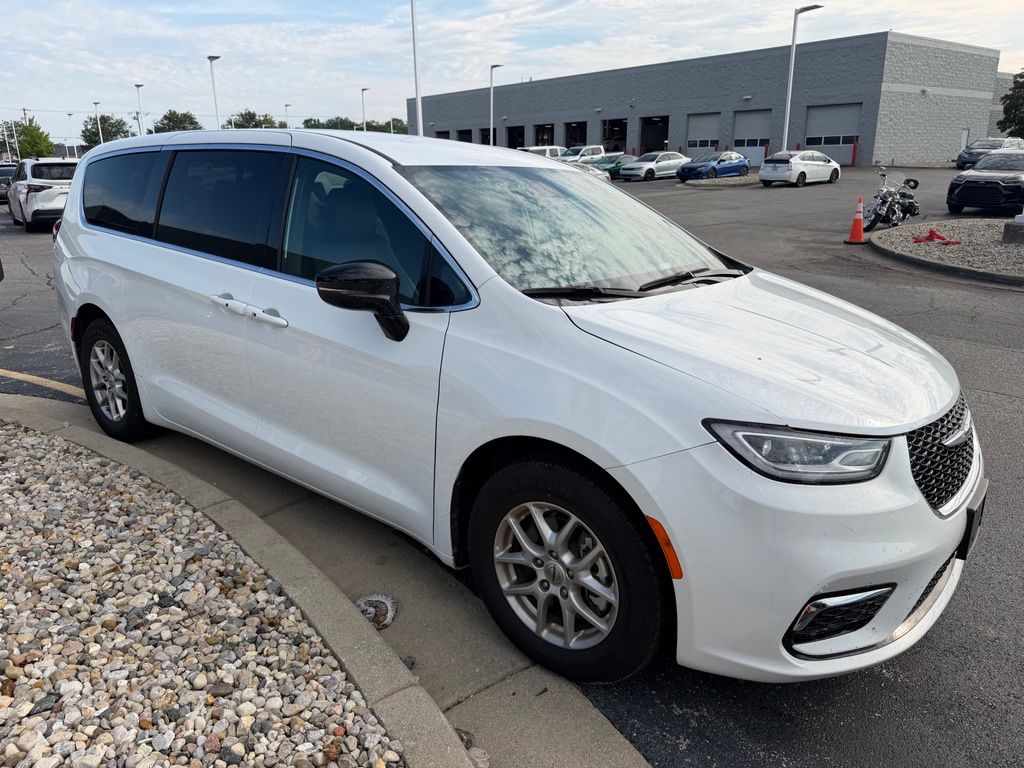Bright White Clearcoat 2025 Chrysler Pacifica Minivan Front-Wheel Drive 9-Speed Automatic