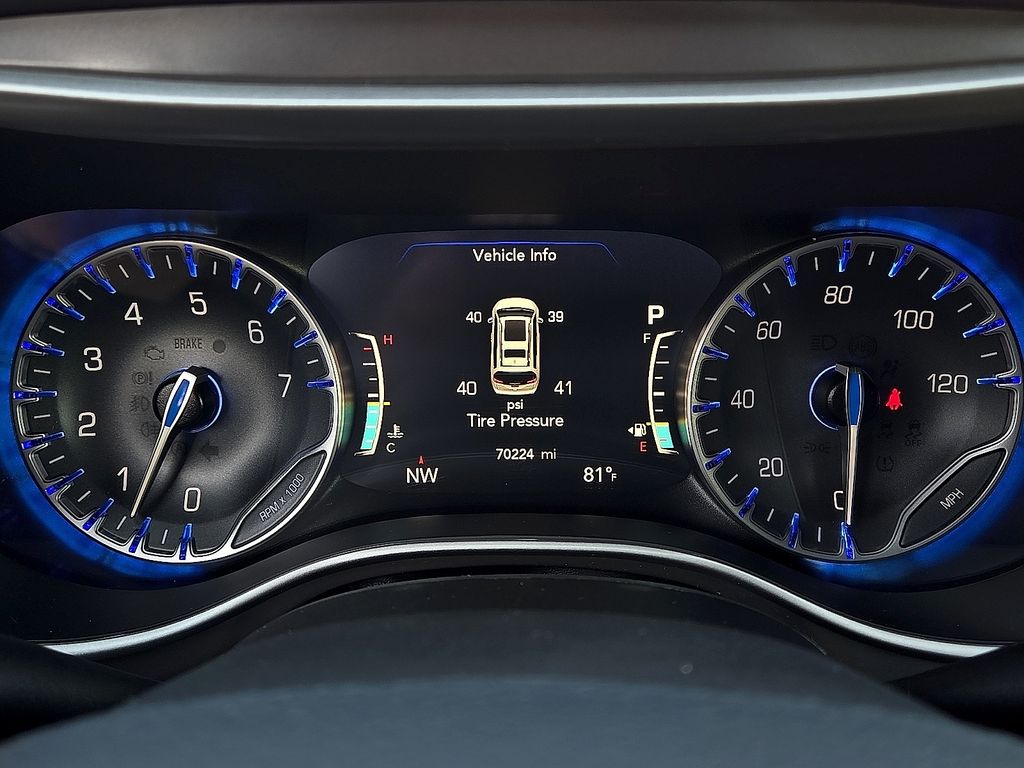 Used 2025 Chrysler Pacifica Select For Sale in Farmington, AR