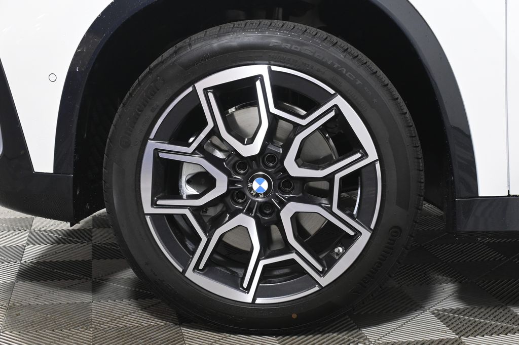 Thumbnail: 2027 BMW X1 - 12