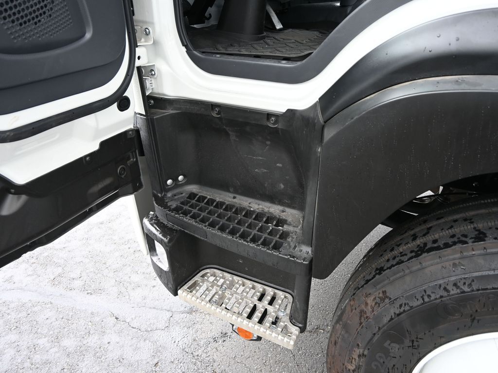 2025 Isuzu FTR 