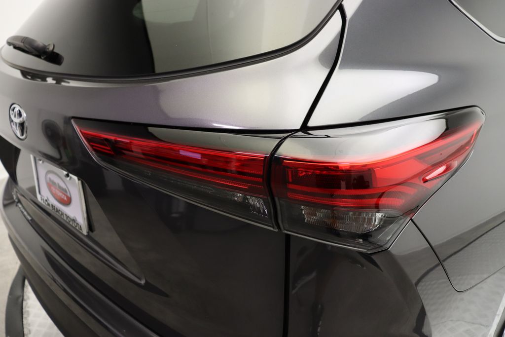 Thumbnail: 2023 Toyota Highlander - 9