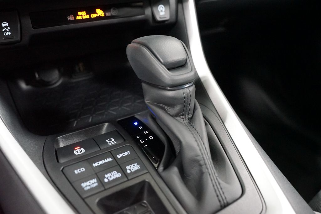 Thumbnail: 2025 Toyota RAV4 - 21