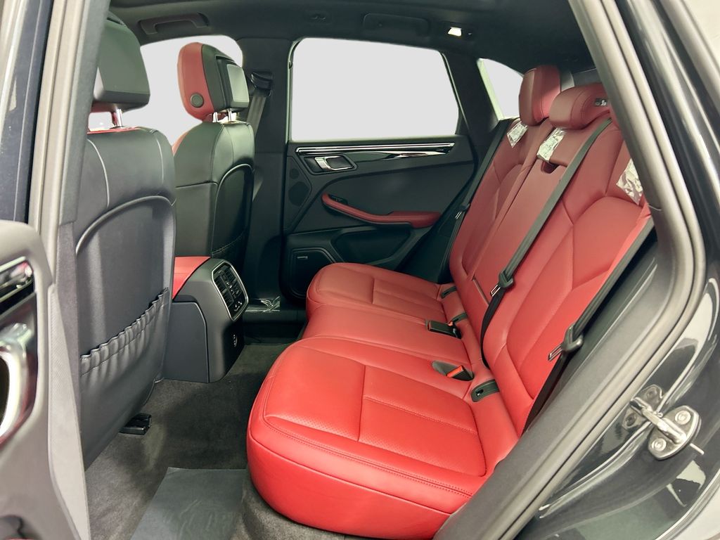 Thumbnail: 2026 Porsche Macan - 19