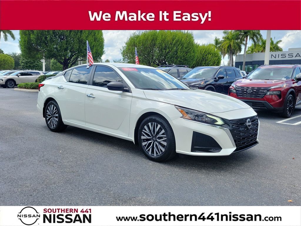 Pearl White 2024 Nissan Altima 2.5 SV FWD Sedan Front-Wheel Drive Continuously Variable Transmission