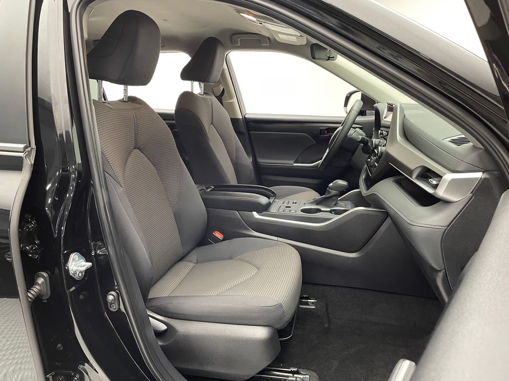 Thumbnail: 2025 Toyota Highlander - 18