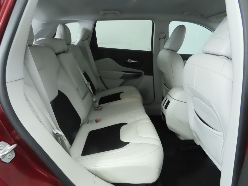 Thumbnail: 2020 Jeep Cherokee - 22