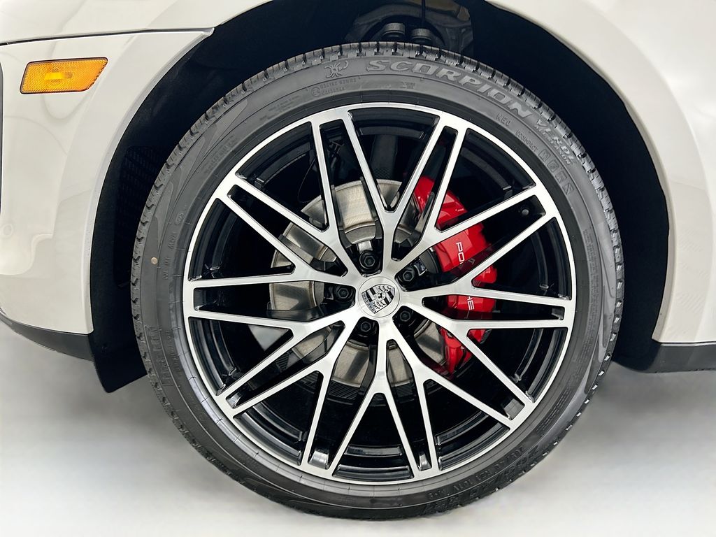 Thumbnail: 2026 Porsche Macan - 31