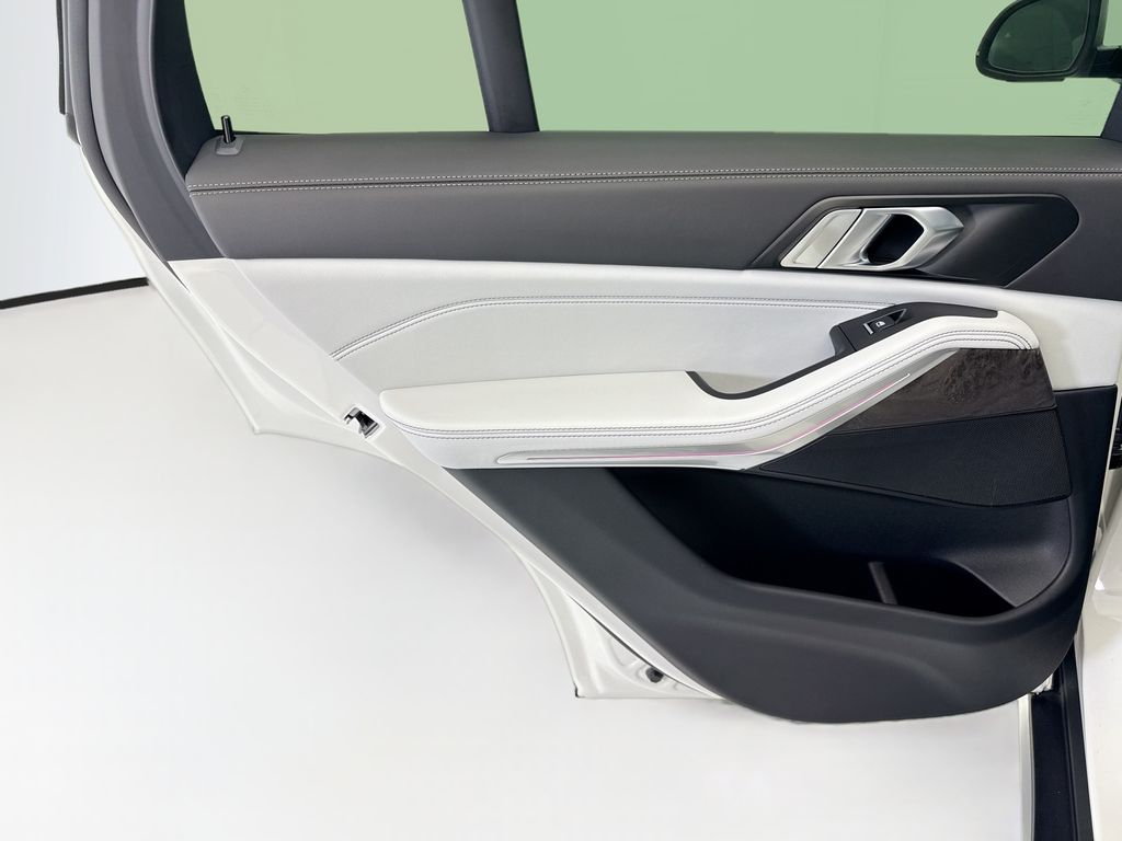 Thumbnail: 2026 BMW X5 - 25