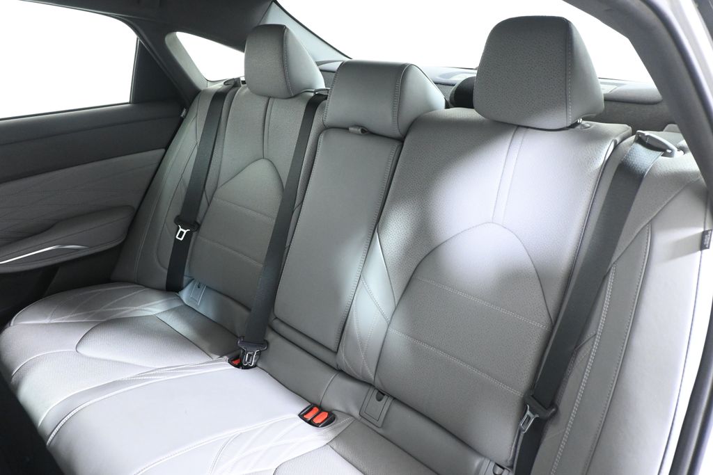 Thumbnail: 2019 Toyota Avalon - 4