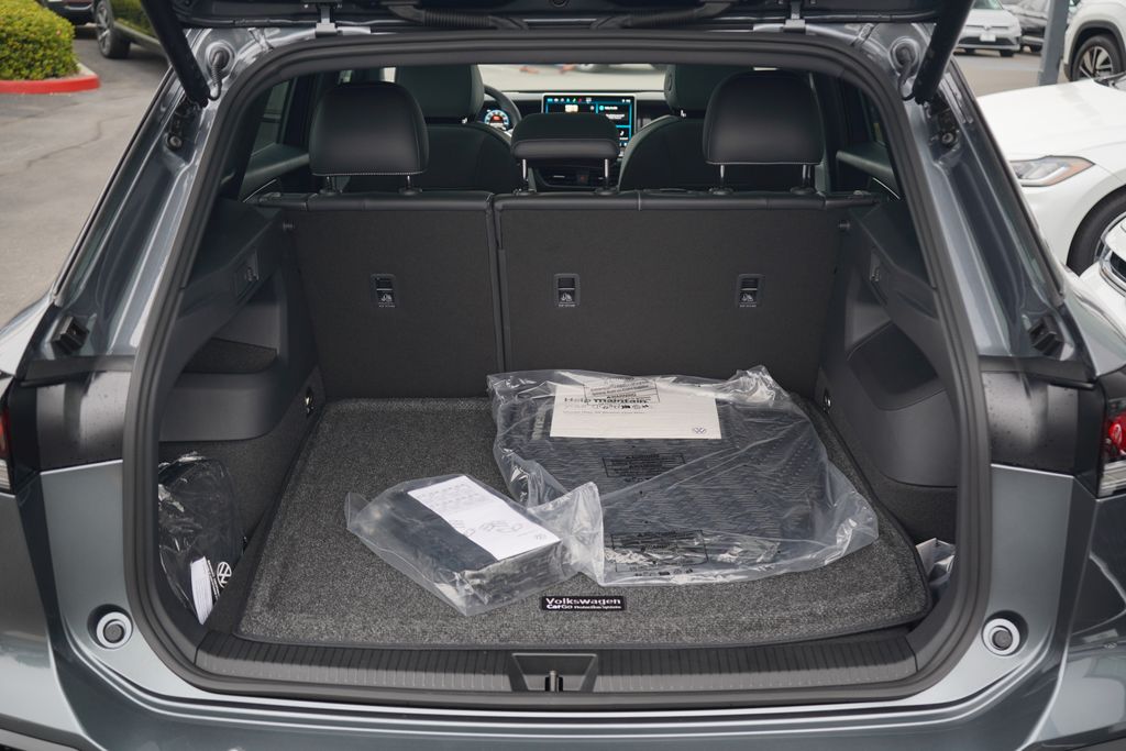 Thumbnail: 2025 Volkswagen Tiguan - 11