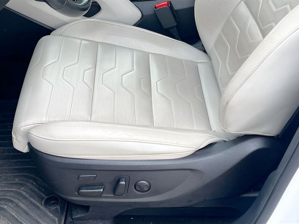 Used 2020 White Kia SX image 20