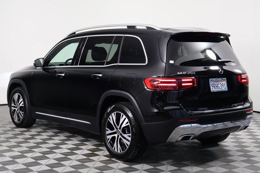 Thumbnail: 2025 Mercedes-Benz GLB - 6