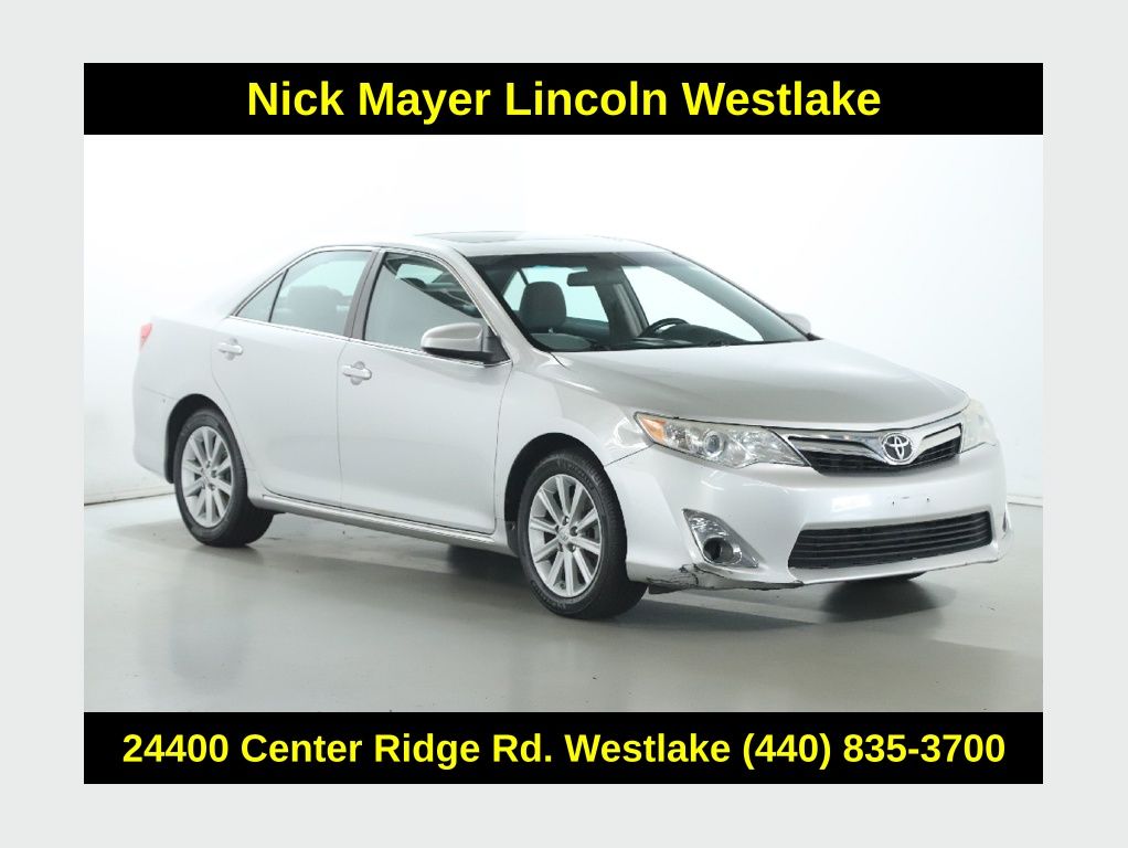 Classic Silver Metallic 2014 Toyota Camry Sedan Front-Wheel Drive 6-Speed Automatic