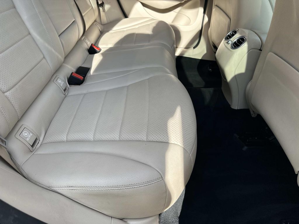 Thumbnail: 2022 Mercedes-Benz GLC - 25