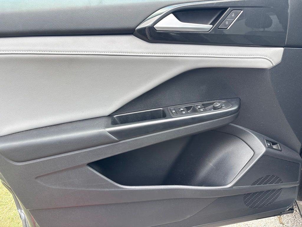 Thumbnail: 2022 Volkswagen Taos - 11