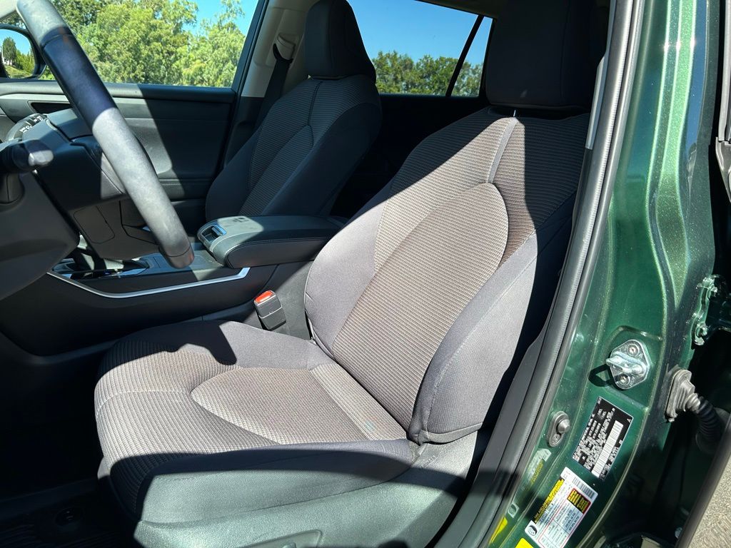 Thumbnail: 2023 Toyota Highlander - 15