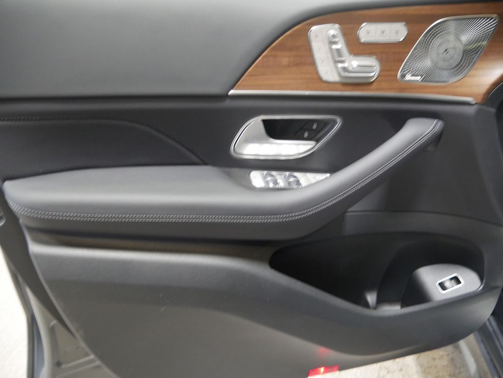 Thumbnail: 2026 Mercedes-Benz GLE - 16