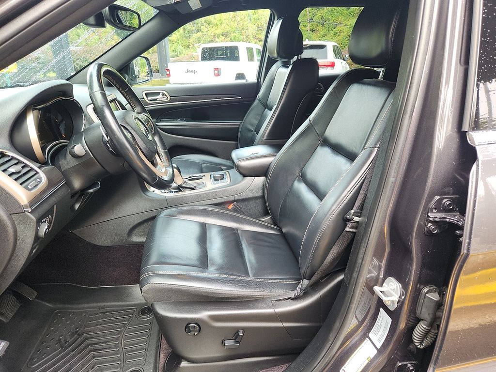 Thumbnail: 2017 Jeep Grand Cherokee - 13