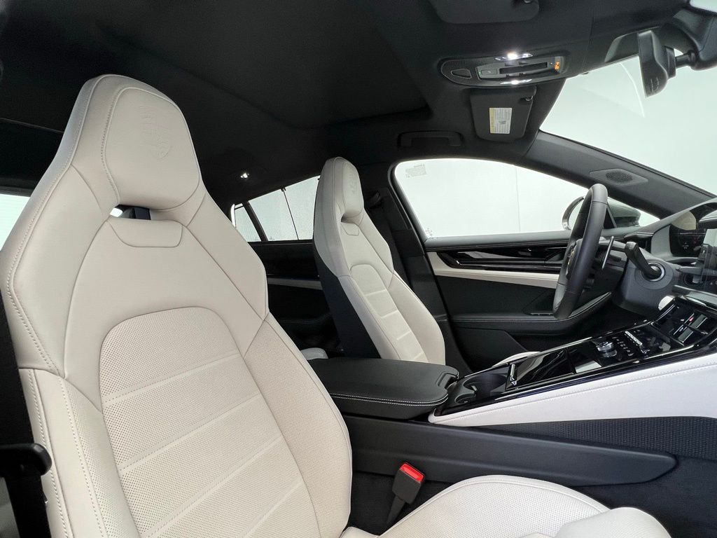 Thumbnail: 2026 Porsche Panamera - 18