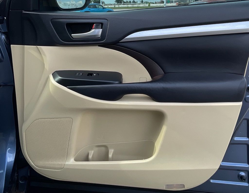 2016 Toyota Highlander XLE V6 Blue at Gullo Toyota