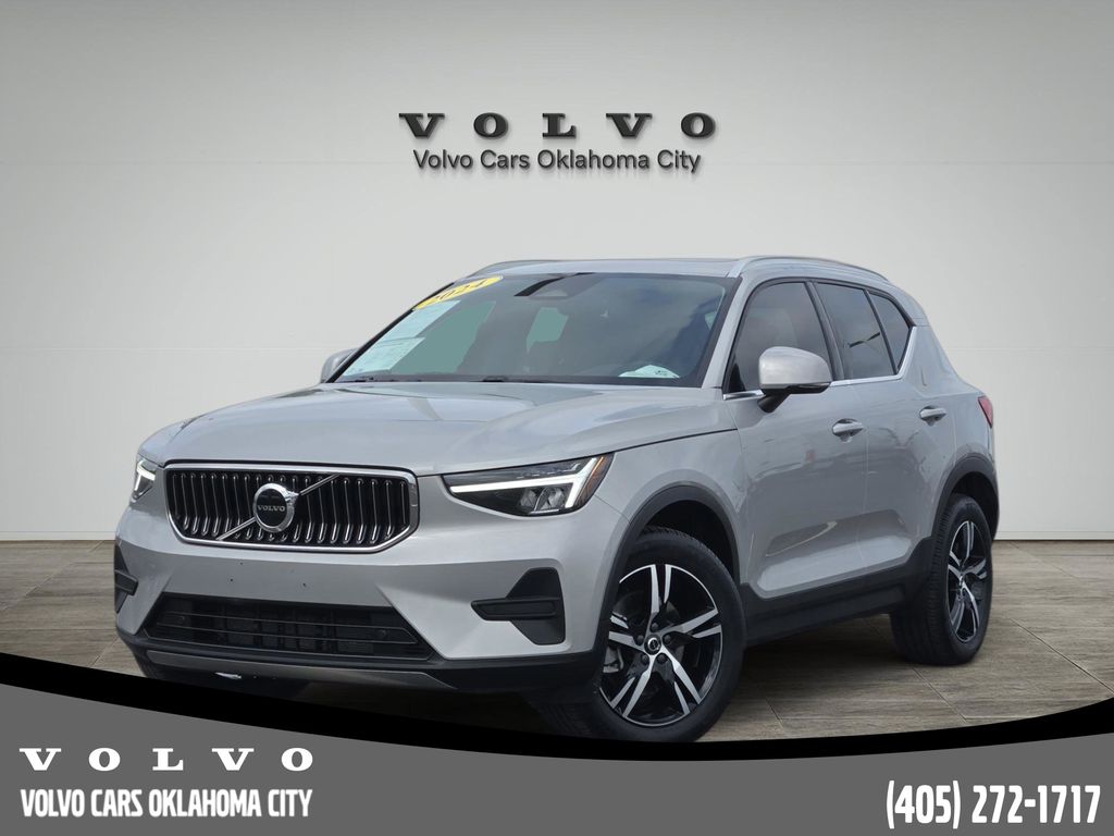 2025 Volvo XC40 B5 Core