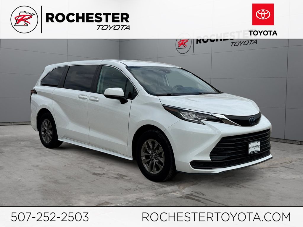 2023 Toyota Sienna LE 8-Passenger AWD