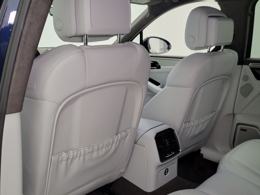 Thumbnail: 2021 Porsche Macan - 24