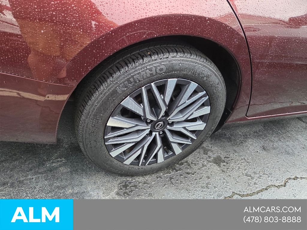 Used 2025 Red Nissan 2.5 SV image 14