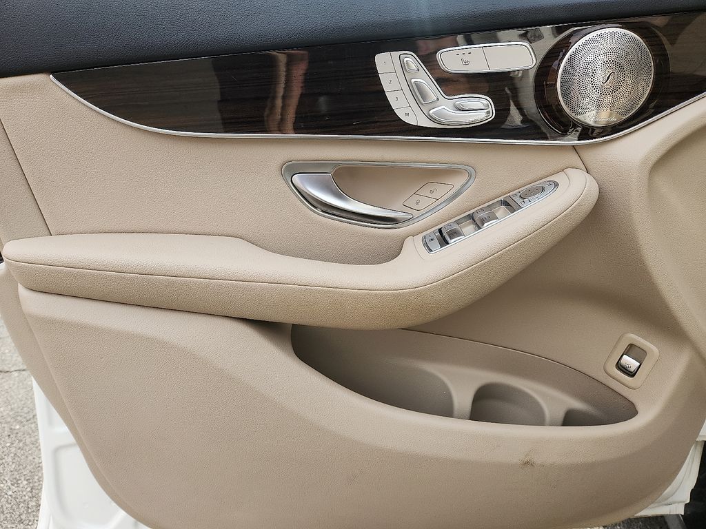 Thumbnail: 2021 Mercedes-Benz GLC - 12