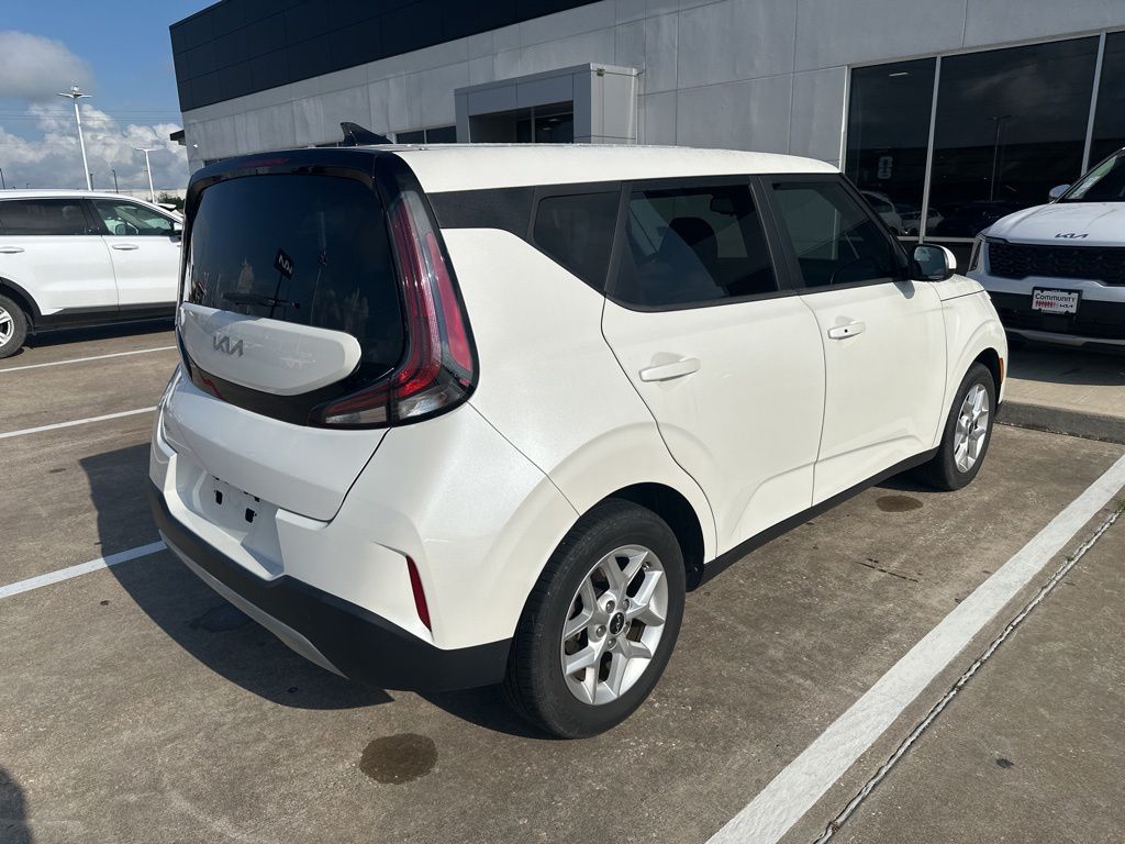 2023 Kia Soul S White at Community Kia