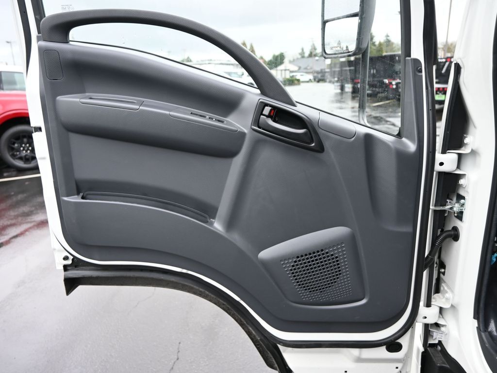 2025 Isuzu NPR HD 