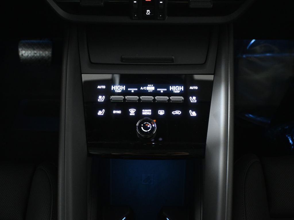 Thumbnail: 2026 Porsche Macan - 25