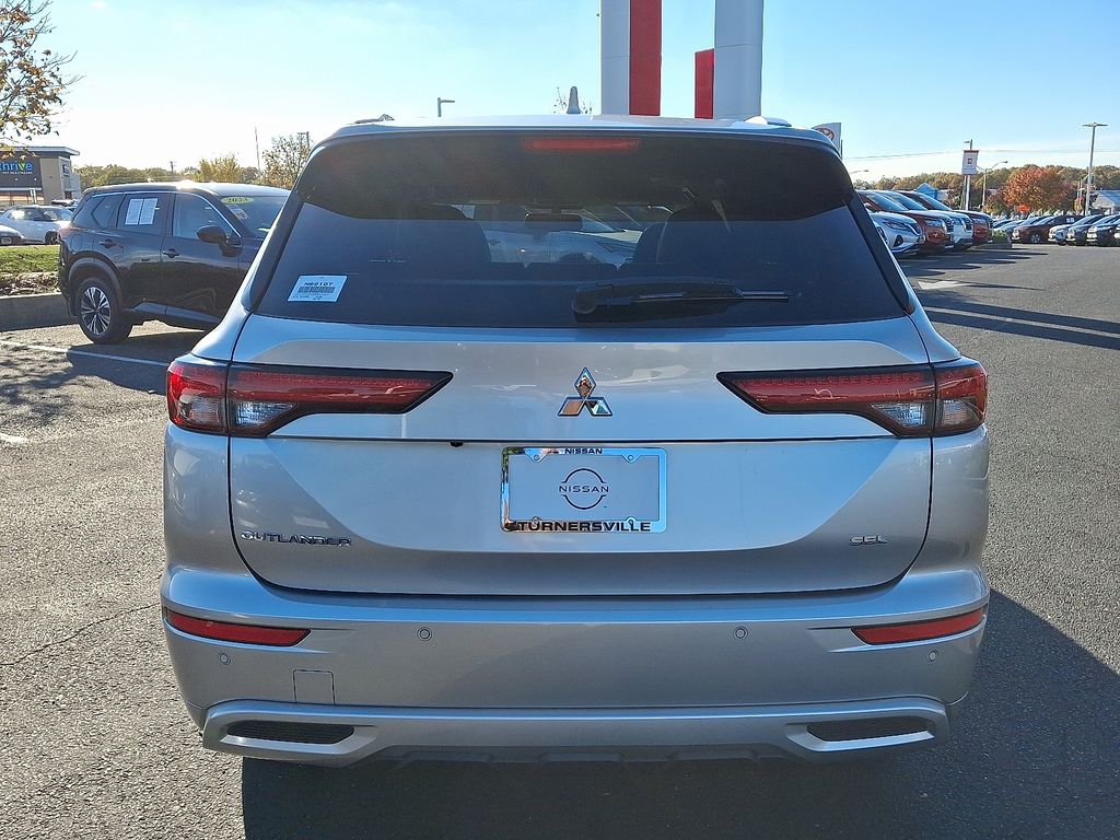 Thumbnail: 2022 Mitsubishi Outlander - 5