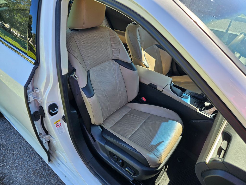 Thumbnail: 2019 Lexus ES - 14