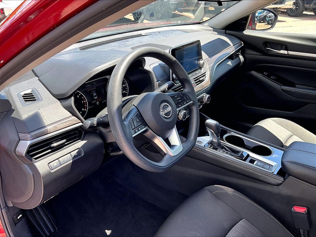 2023 Nissan Altima — photo 8