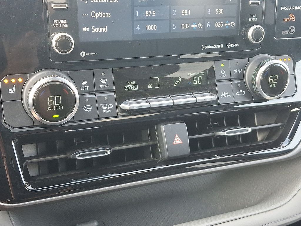 2022 Toyota Highlander XLE 18